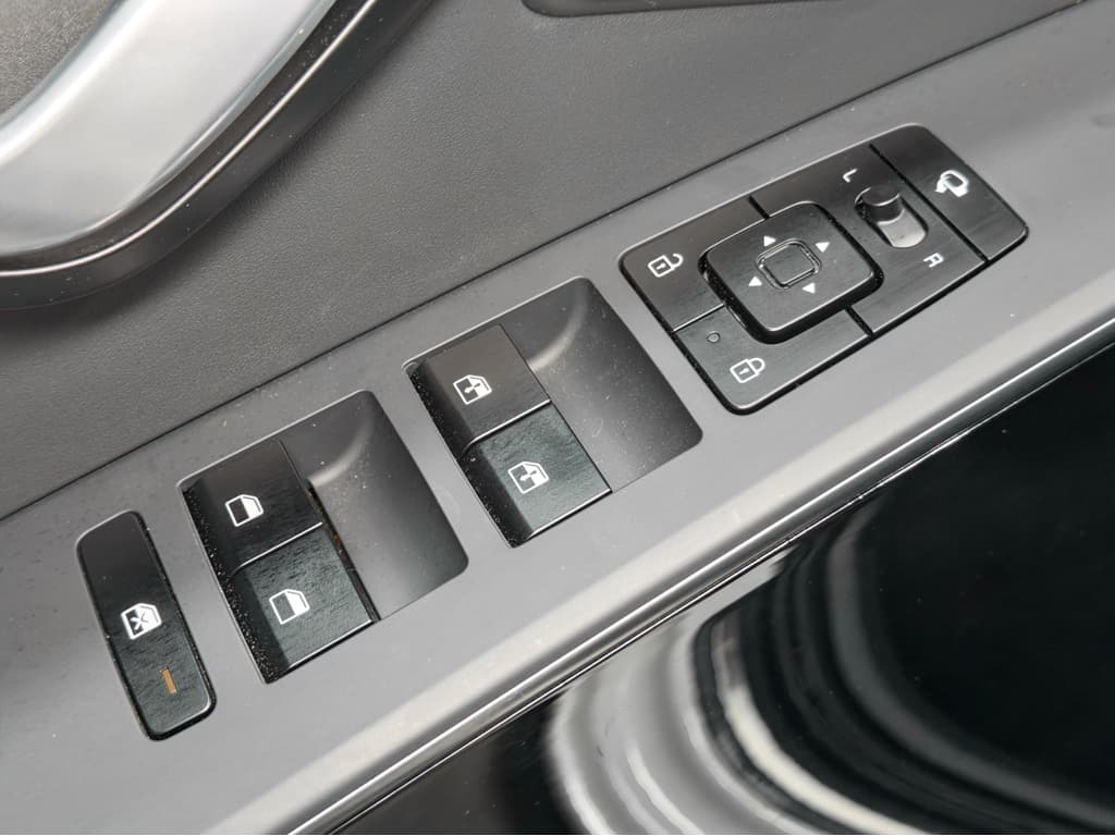 2023 Kia Niro EV view 7