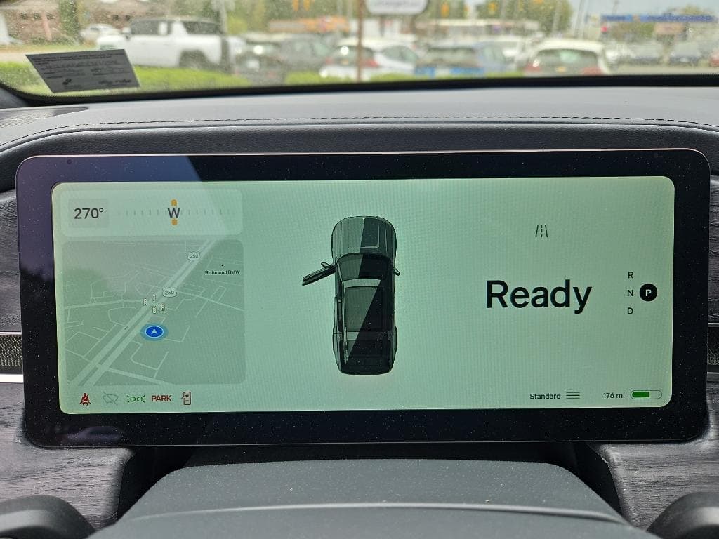 2023 Rivian R1S view 12