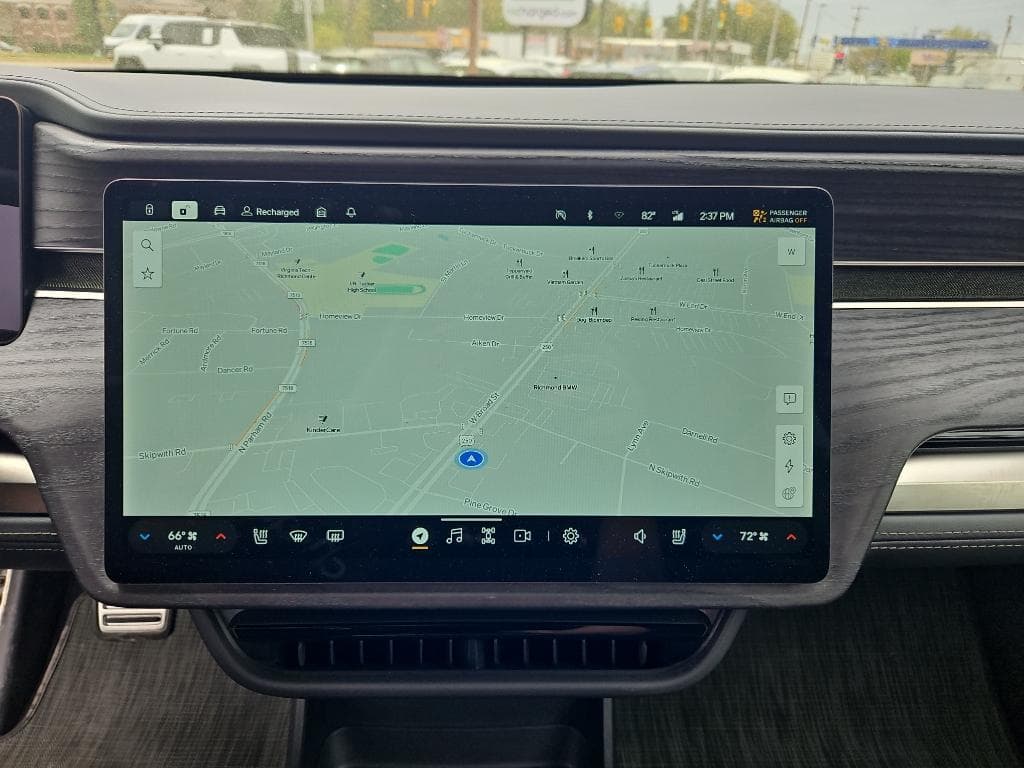 2023 Rivian R1S view 10