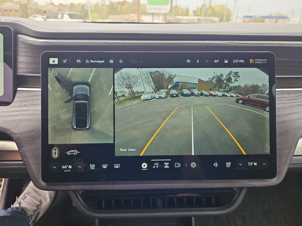 2023 Rivian R1S view 11