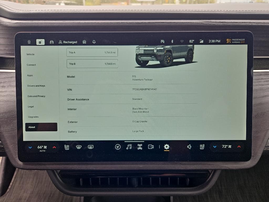2023 Rivian R1S view 9