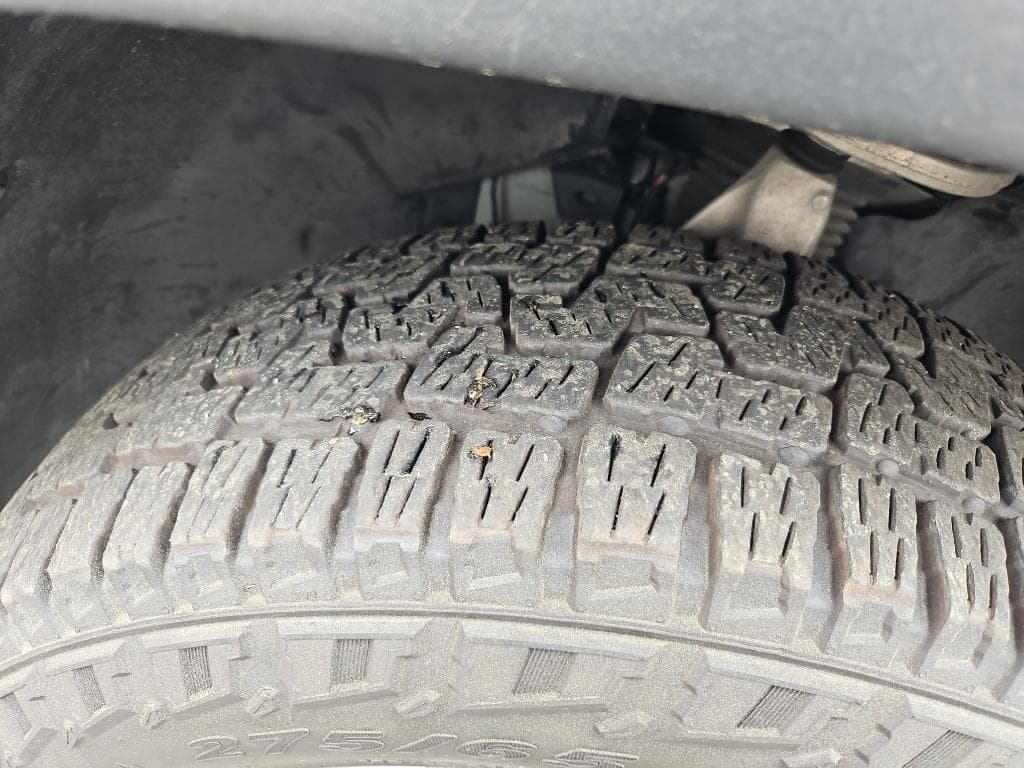 2023 Rivian R1S view 29