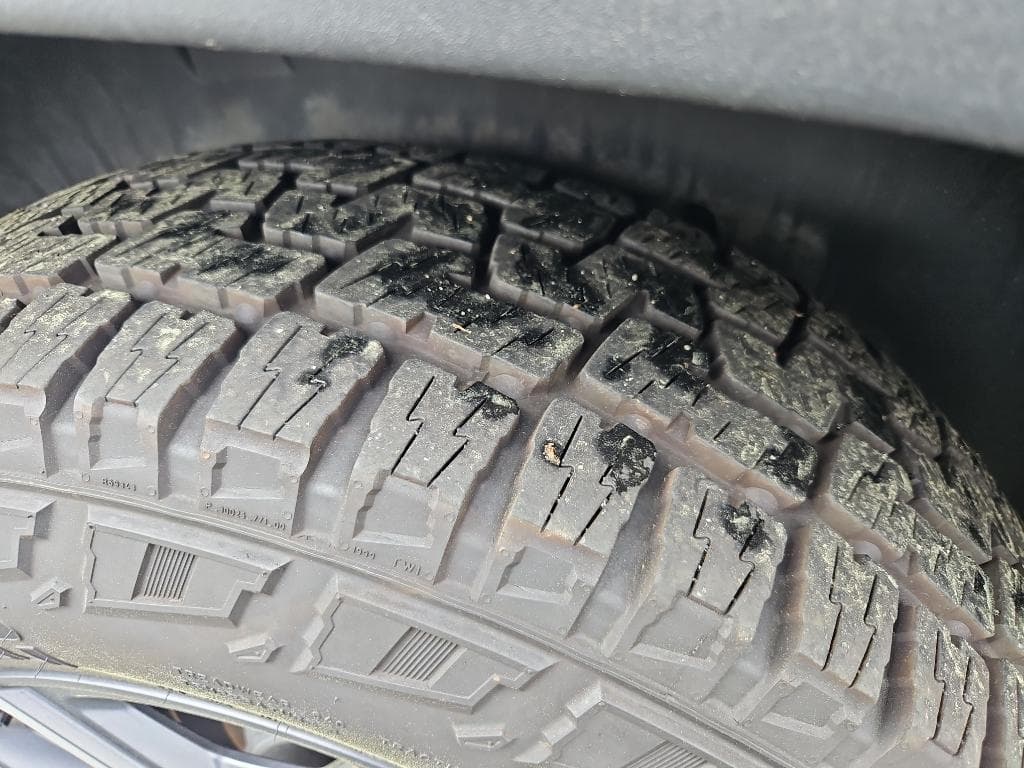 2023 Rivian R1S view 31