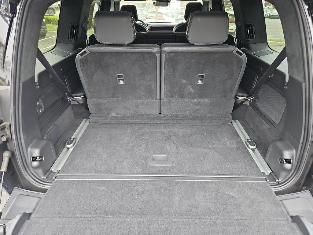 2023 Rivian R1S view 23
