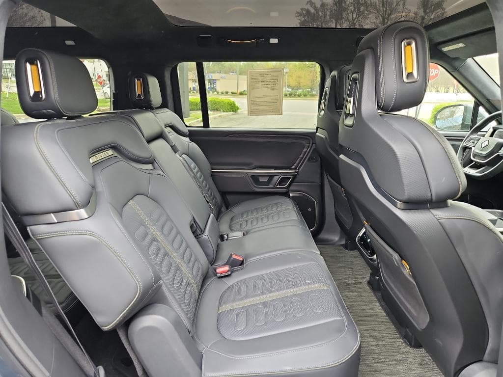 2023 Rivian R1S view 18