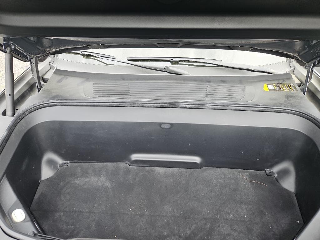 2023 Rivian R1S view 24