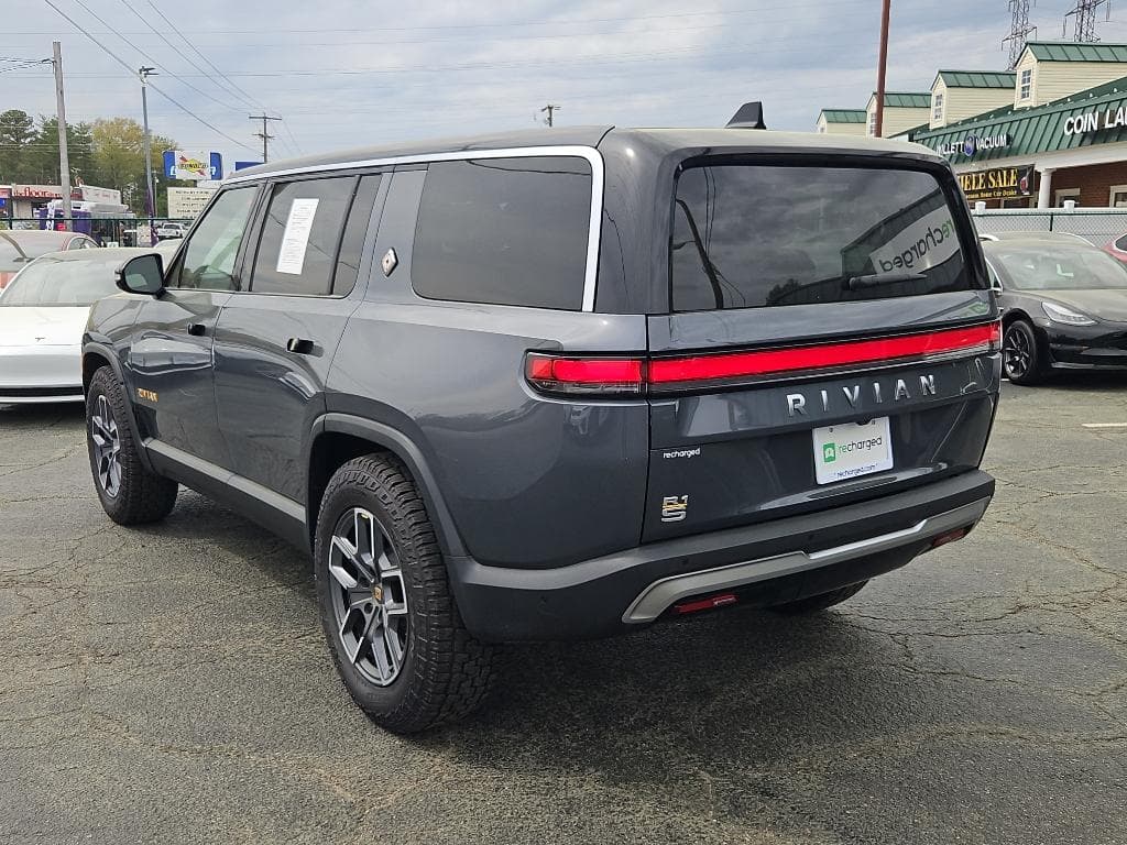 2023 Rivian R1S view 2