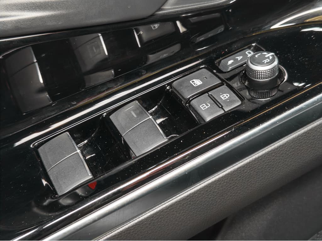2023 Subaru Solterra view 8