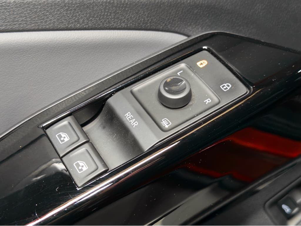 2023 Volkswagen ID.4 view 7