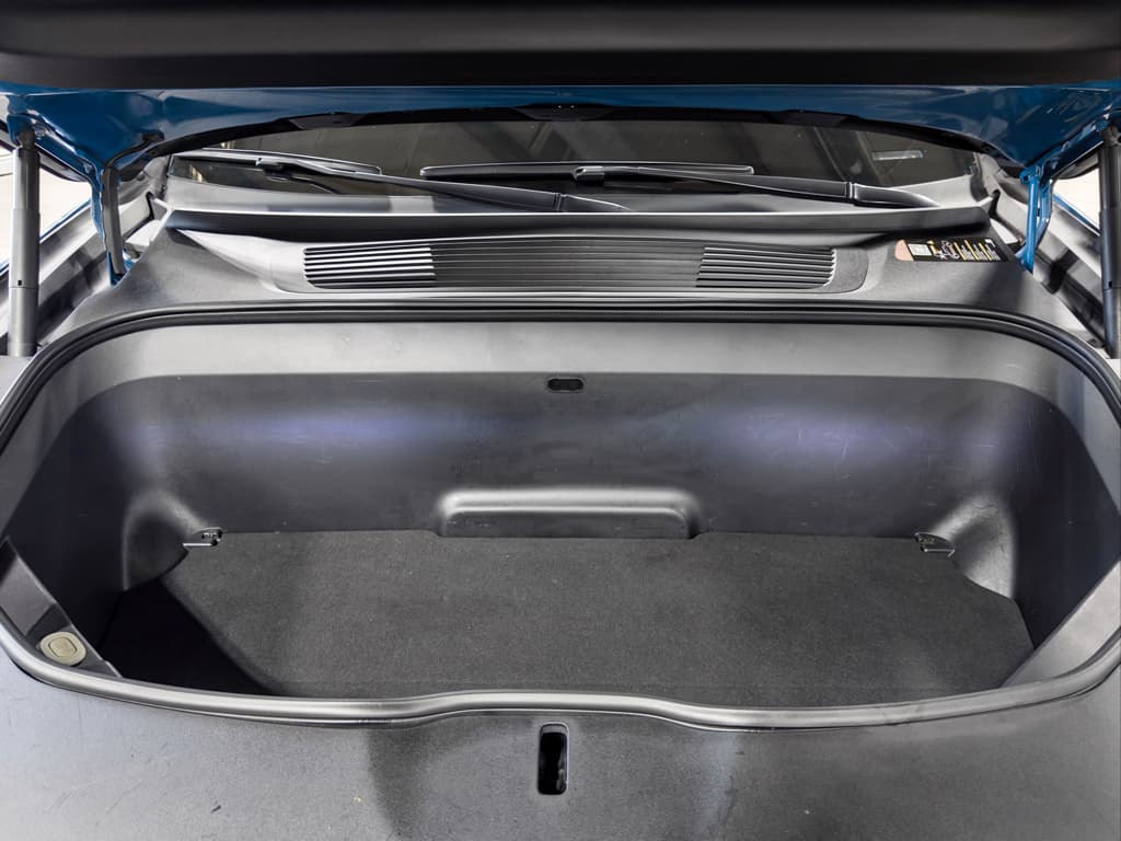 2022 Rivian R1T view 25