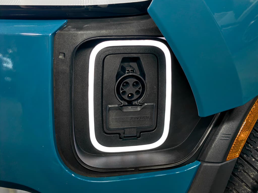 2022 Rivian R1T view 5