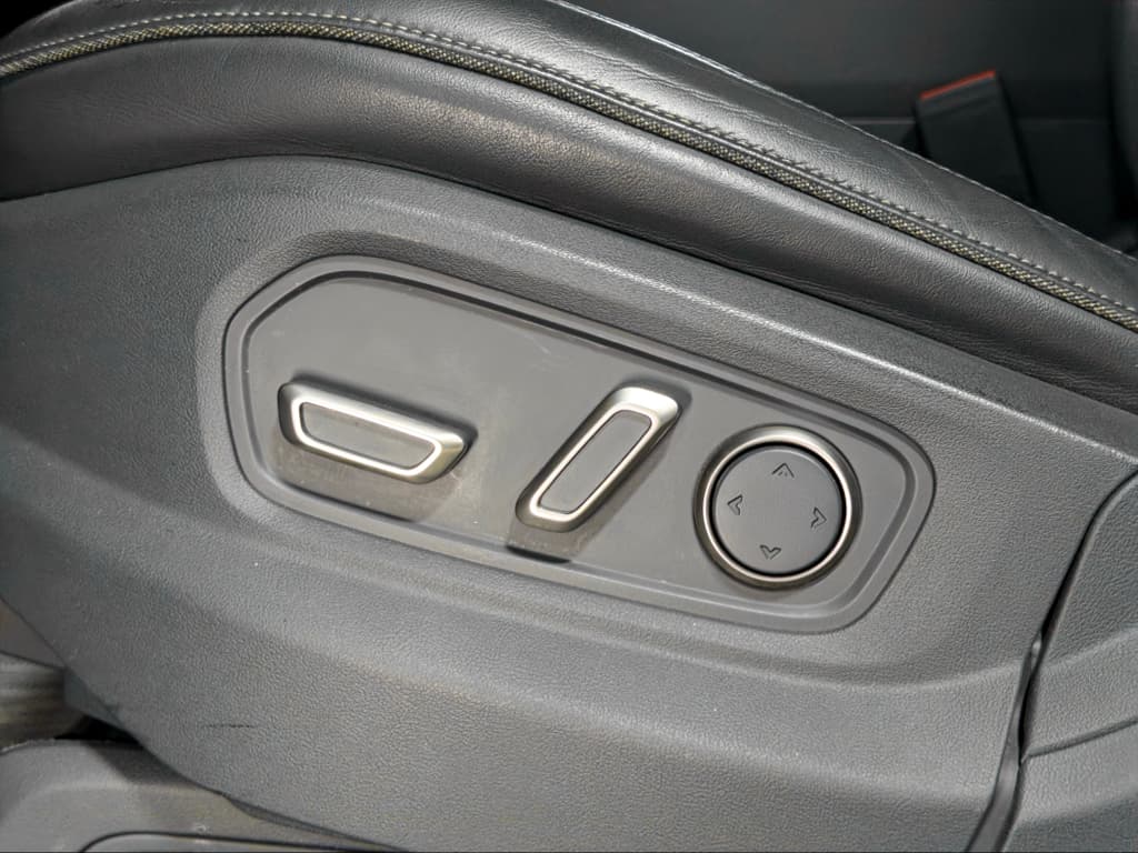 2022 Rivian R1T view 6