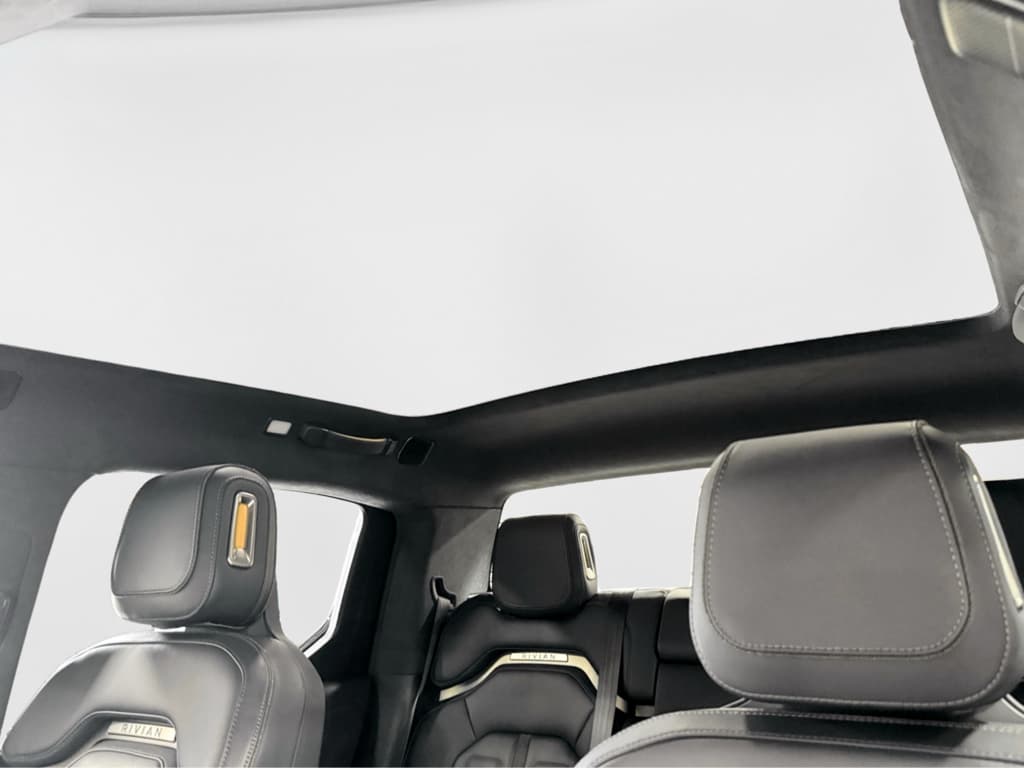 2022 Rivian R1T view 23