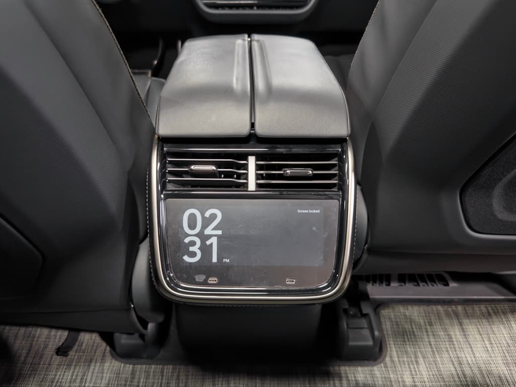 2022 Rivian R1T view 20
