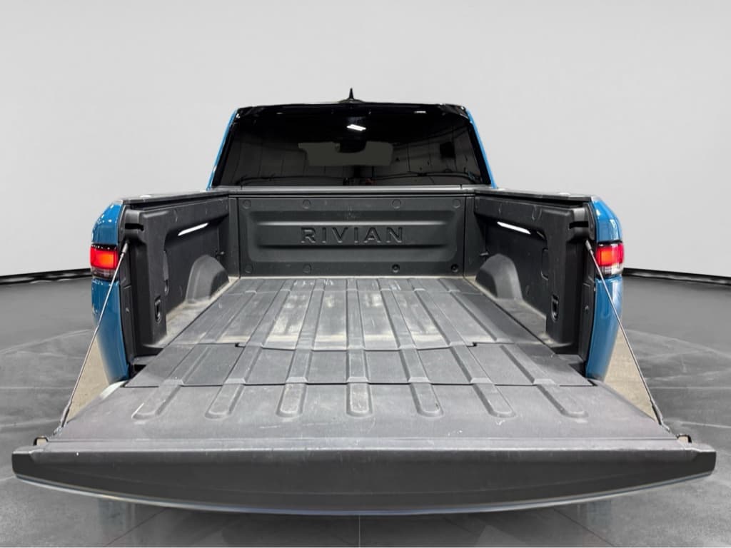 2022 Rivian R1T view 27