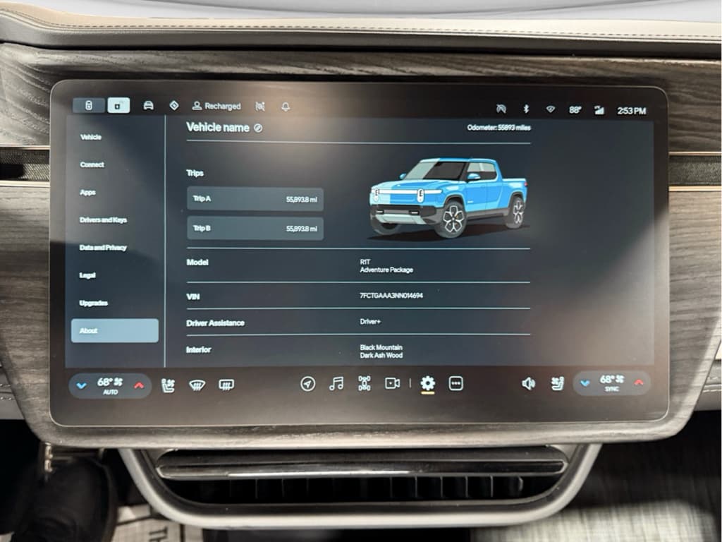 2022 Rivian R1T view 13
