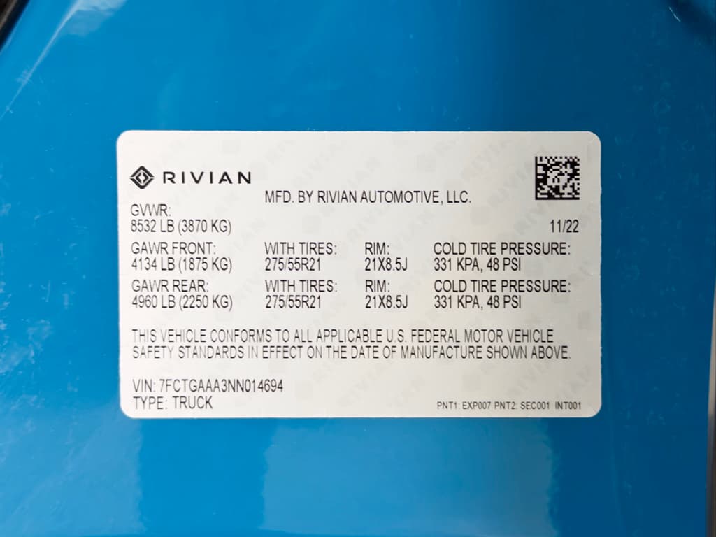 2022 Rivian R1T view 28