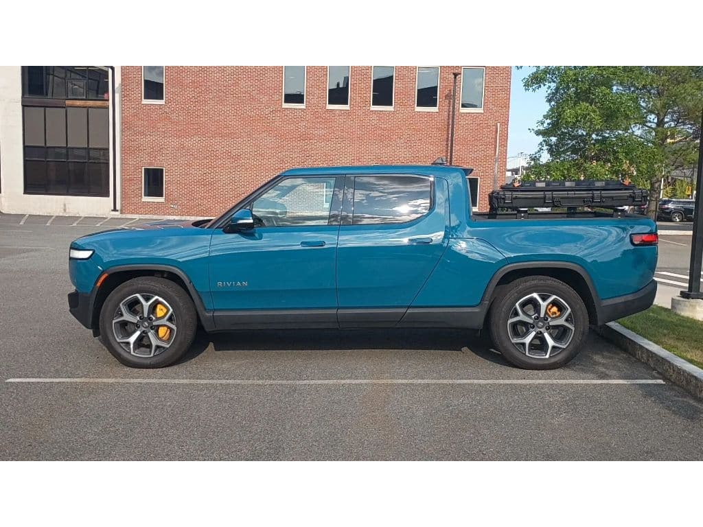 2022 Rivian R1T view 3