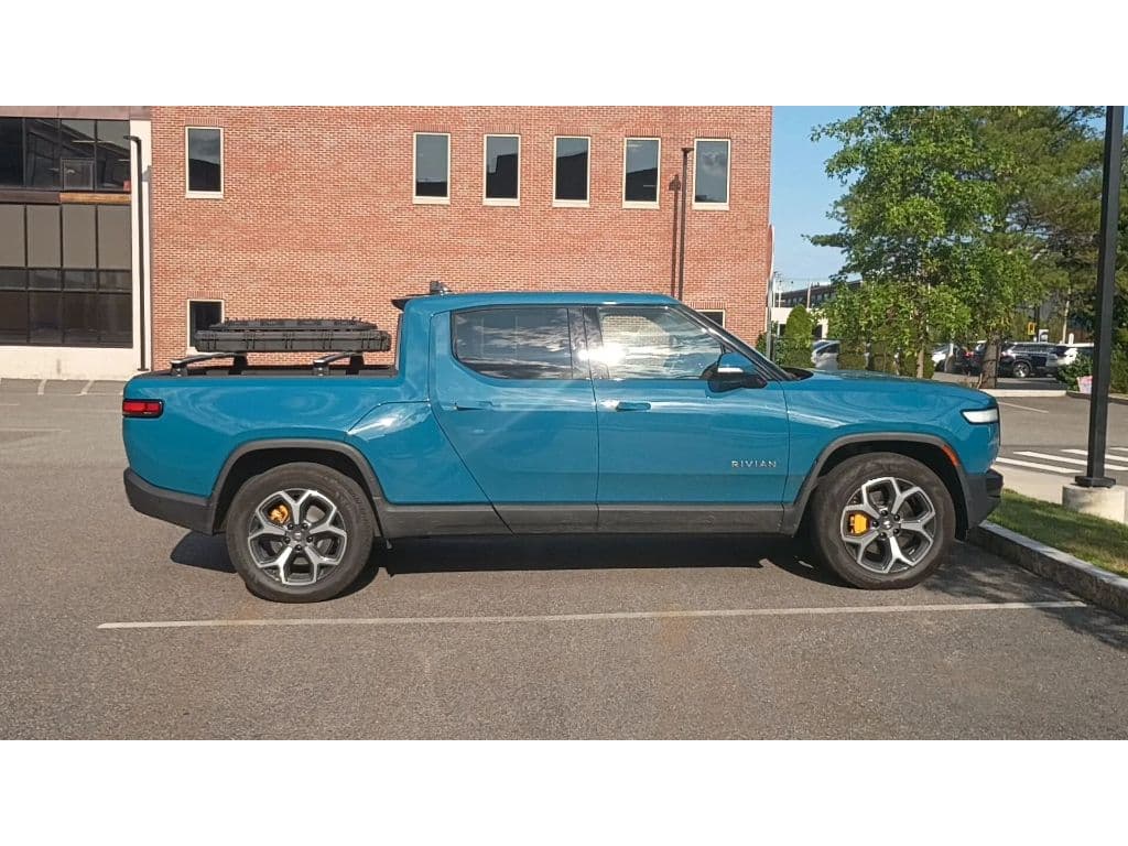 2022 Rivian R1T view 4