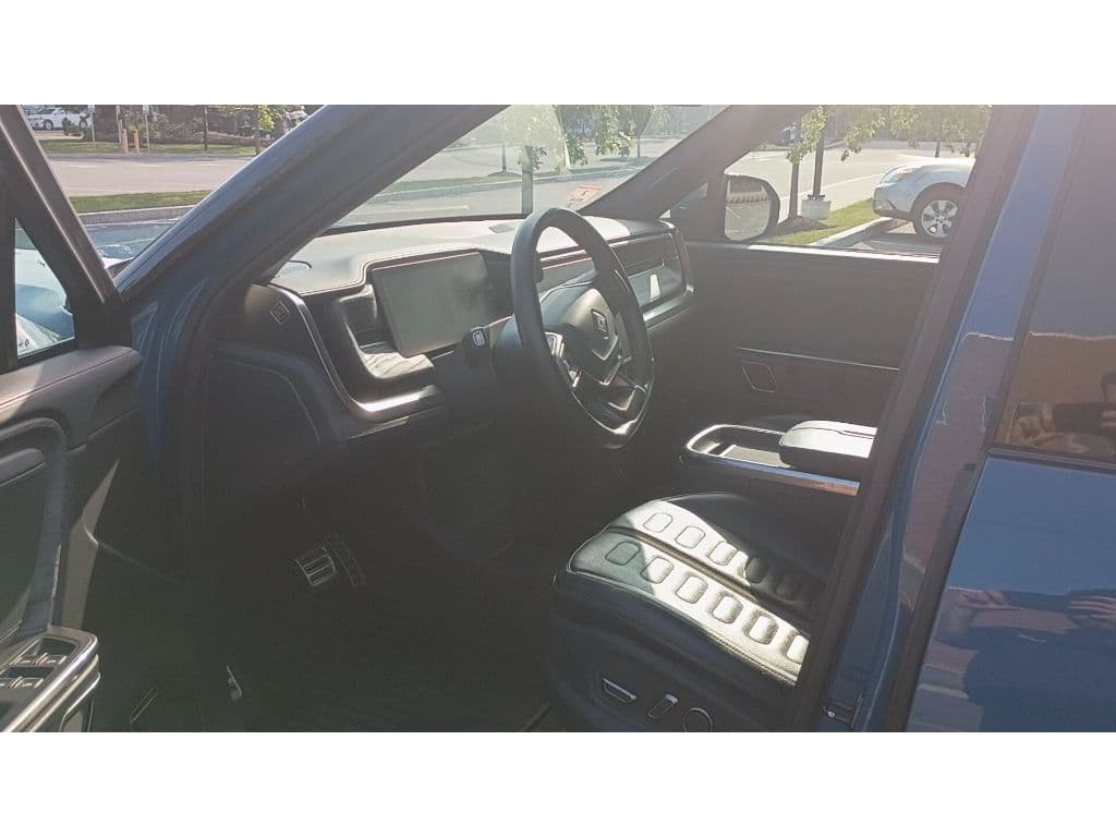 2022 Rivian R1T view 6