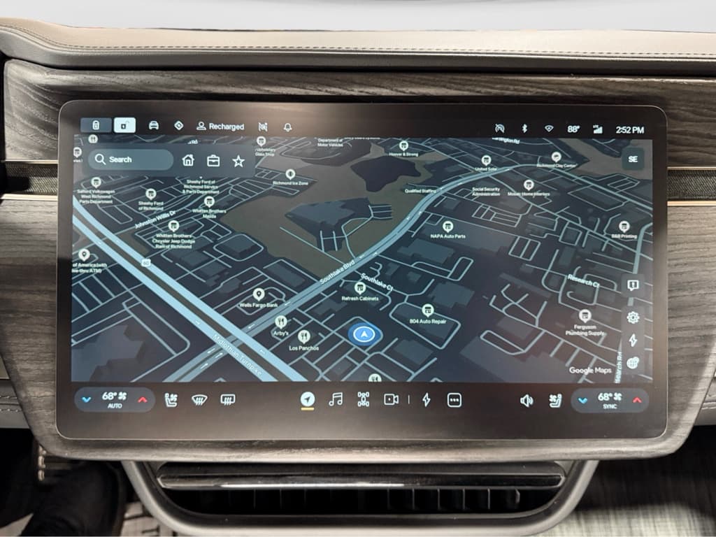 2022 Rivian R1T view 10