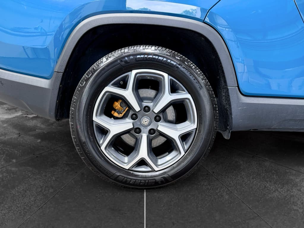 2022 Rivian R1T view 36