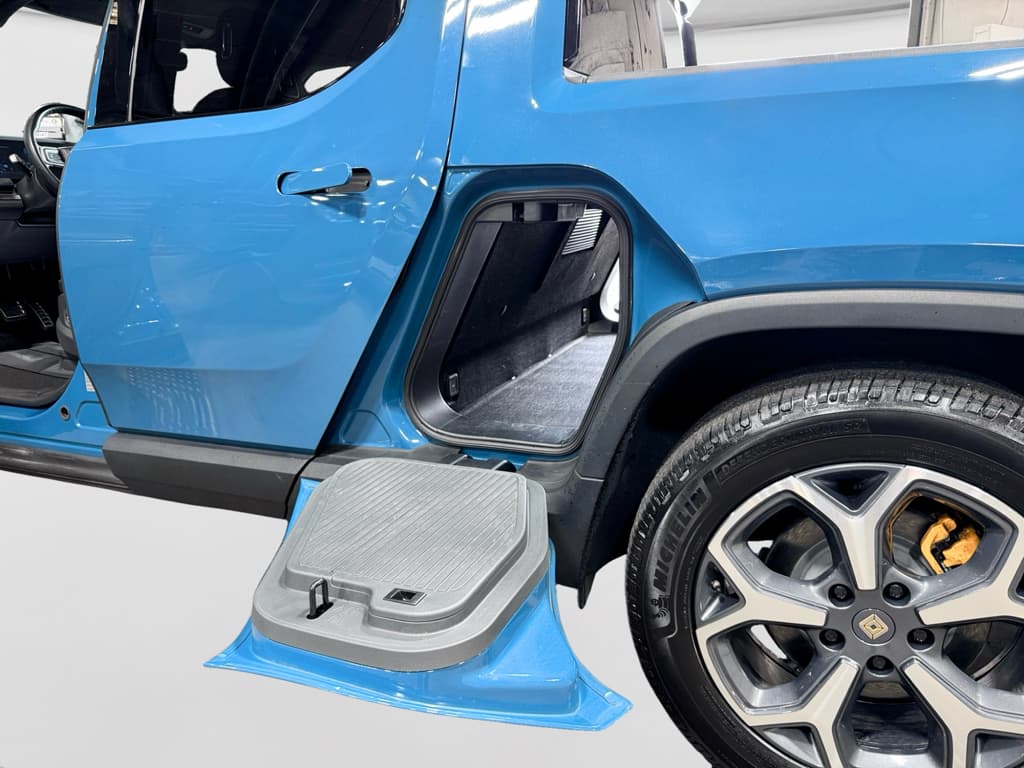 2022 Rivian R1T view 26