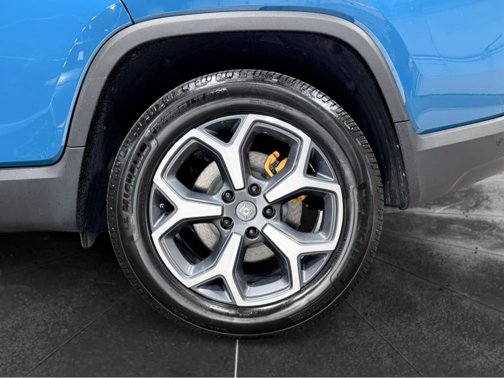 2022 Rivian R1T view 32