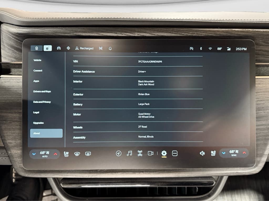 2022 Rivian R1T view 14