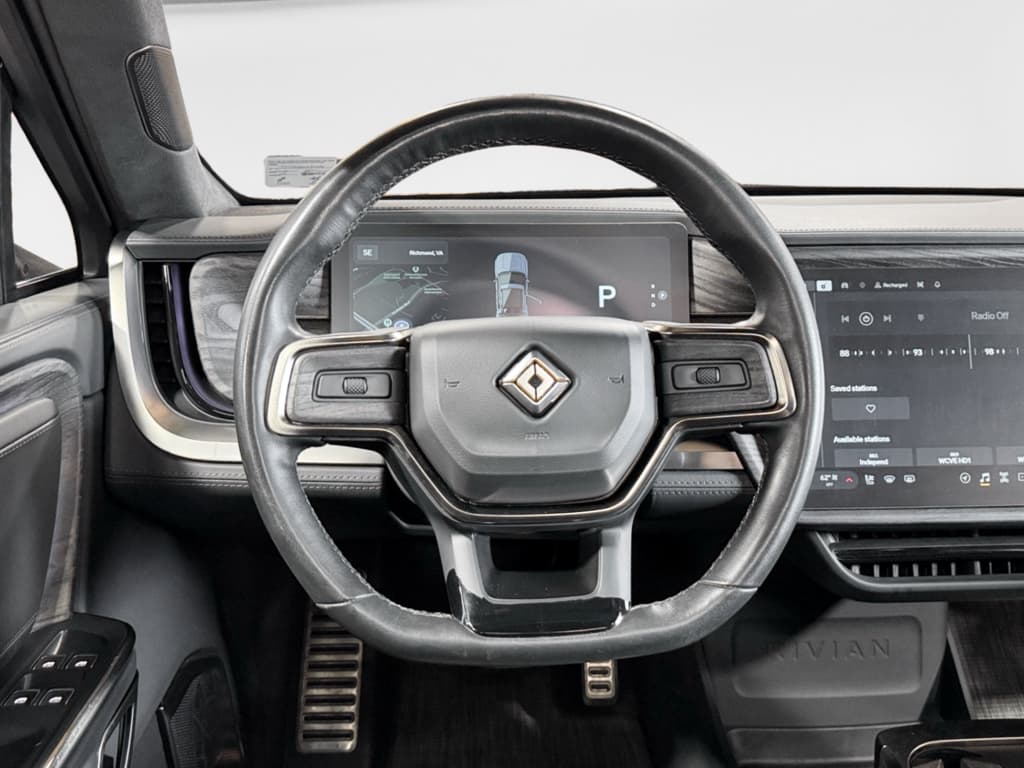 2022 Rivian R1T view 8