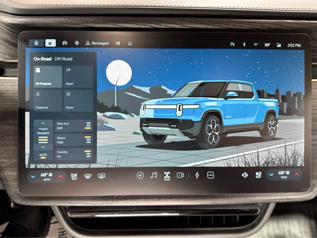 2022 Rivian R1T view 12