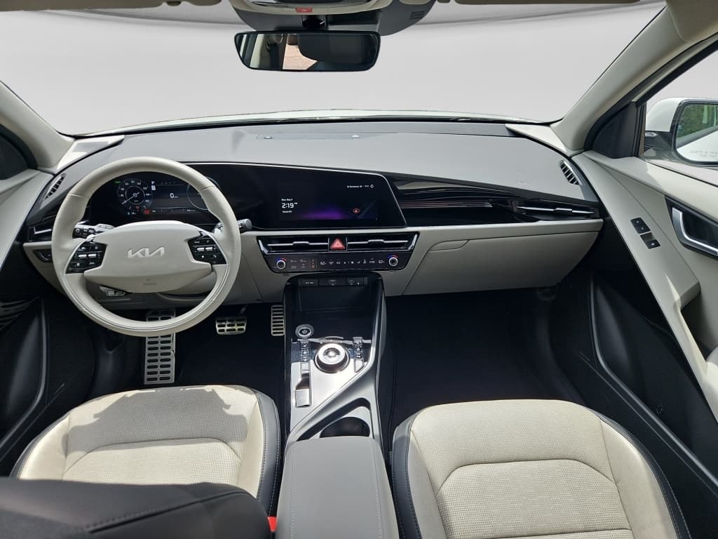 2023 Kia Niro EV view 16