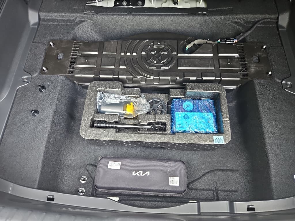 2023 Kia Niro EV view 27