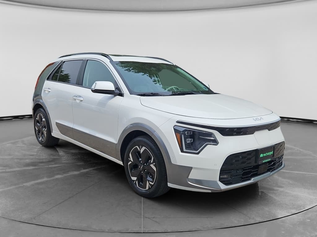 2023 Kia Niro EV view 4