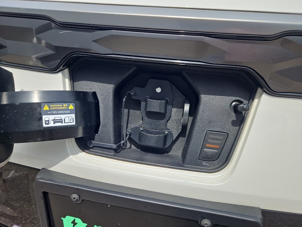 2023 Kia Niro EV view 5