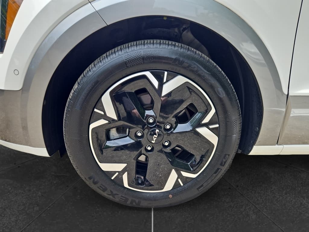 2023 Kia Niro EV view 30