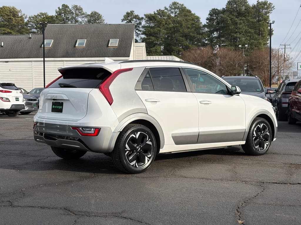 2023 Kia Niro EV view 3