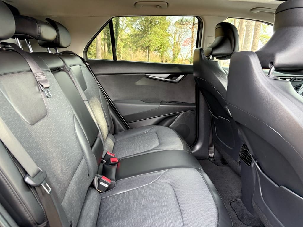 2023 Kia Niro EV view 24
