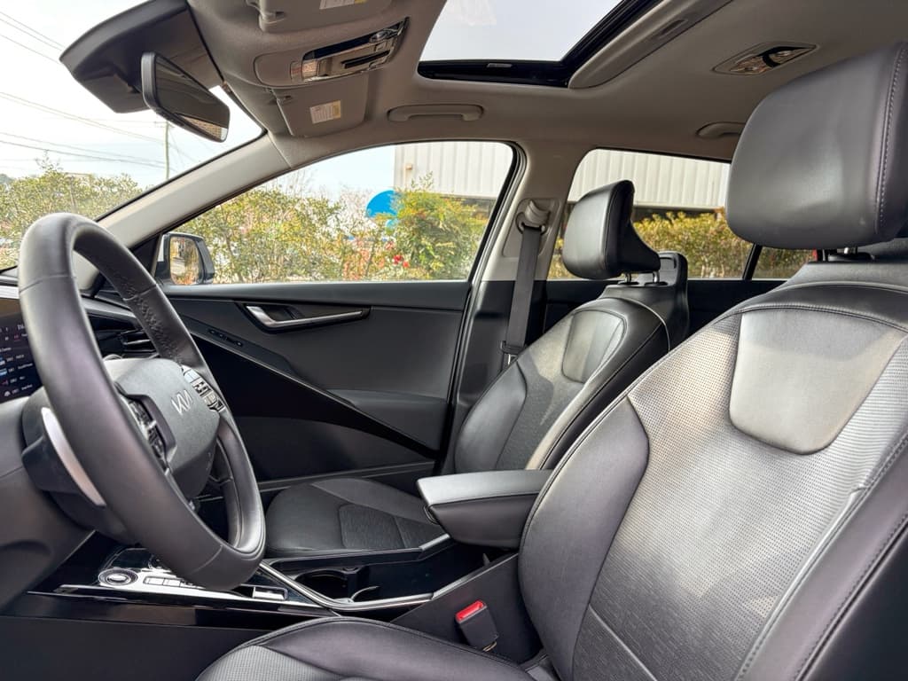 2023 Kia Niro EV view 19