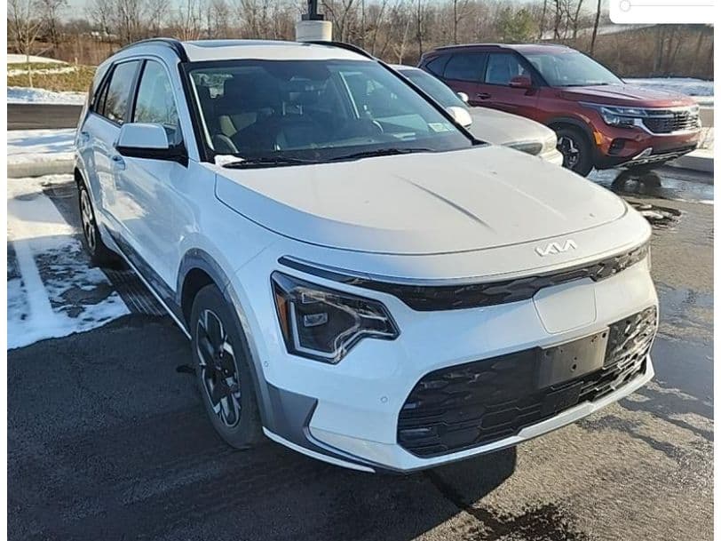 2023 Kia Niro EV view 4