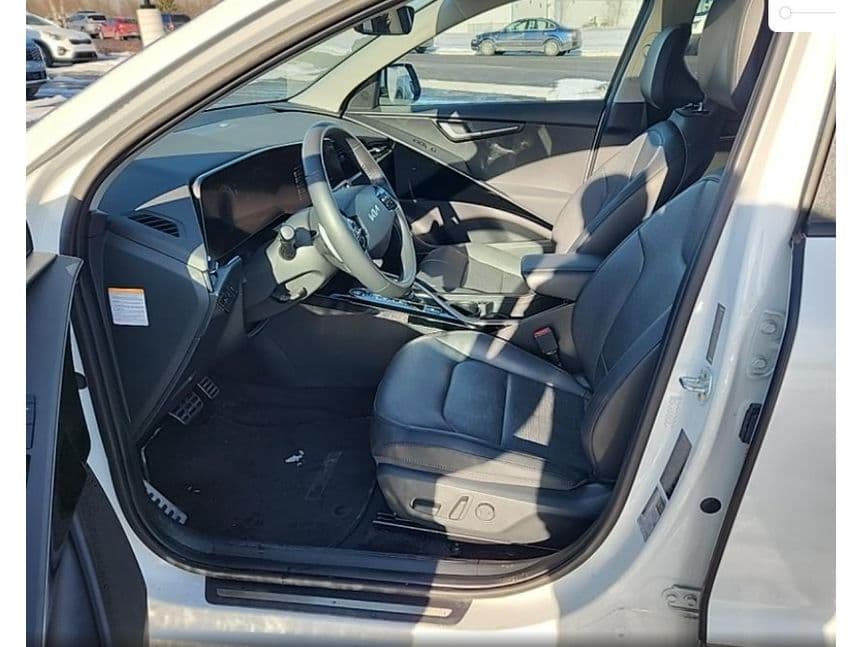 2023 Kia Niro EV view 5