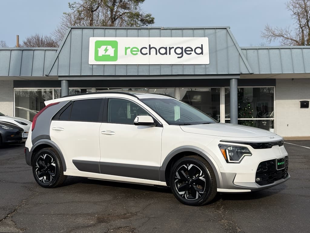 2023 Kia Niro EV view 4