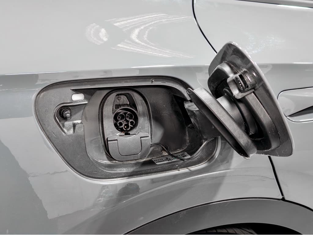 2024 Volkswagen ID.4 view 5