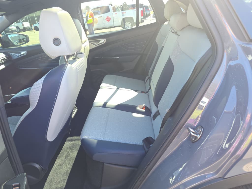 2024 Volkswagen ID.4 view 6