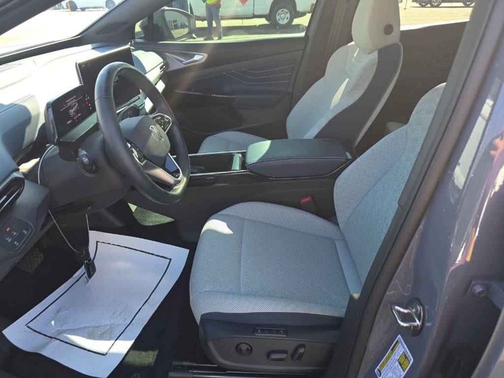 2024 Volkswagen ID.4 view 5