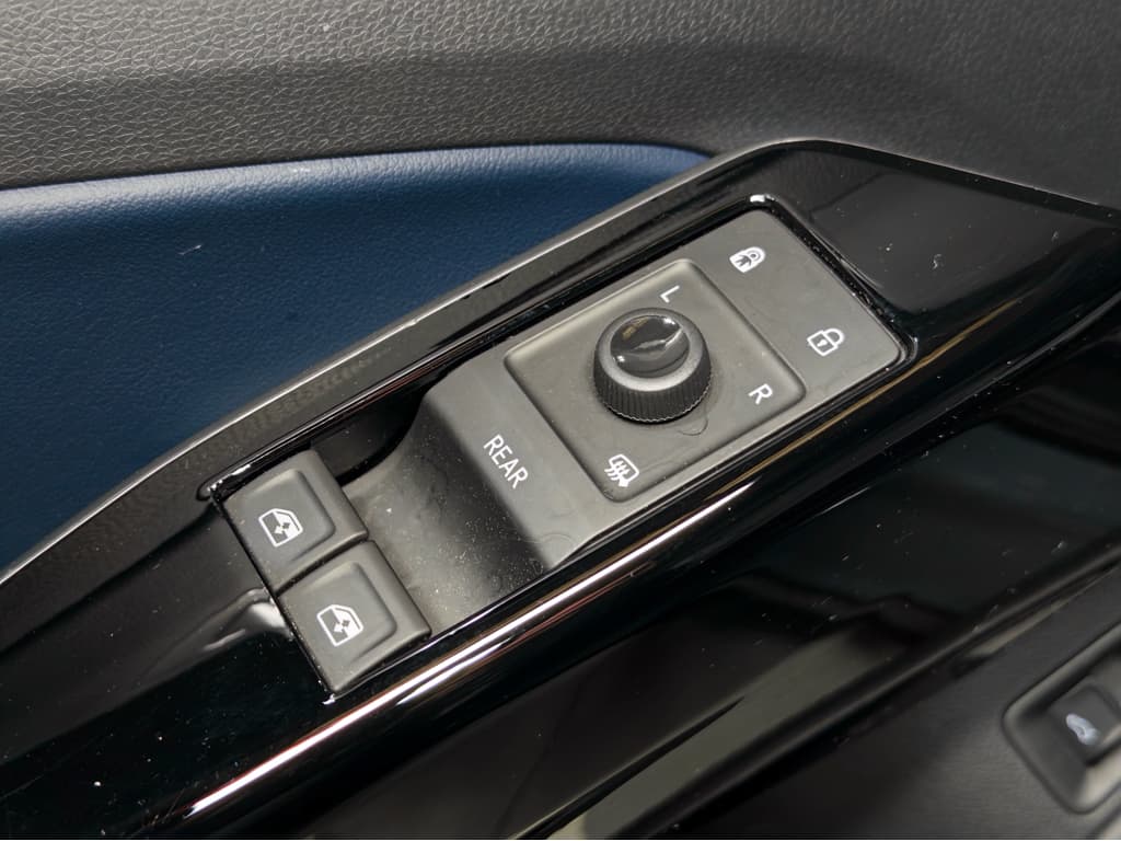 2024 Volkswagen ID.4 view 7