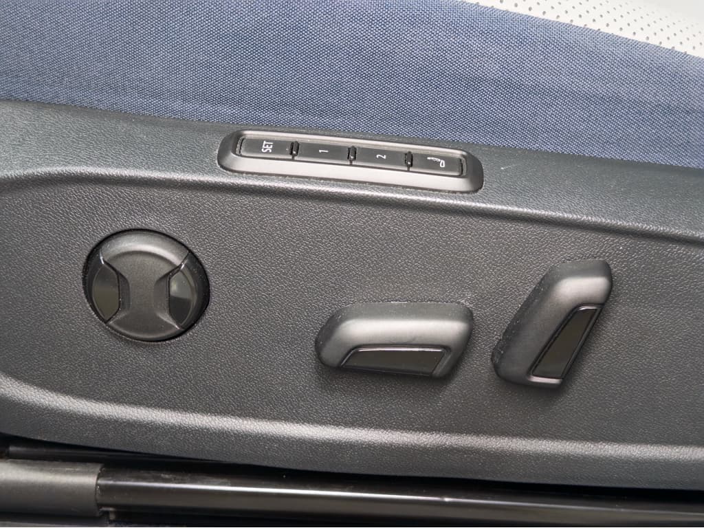 2024 Volkswagen ID.4 view 6