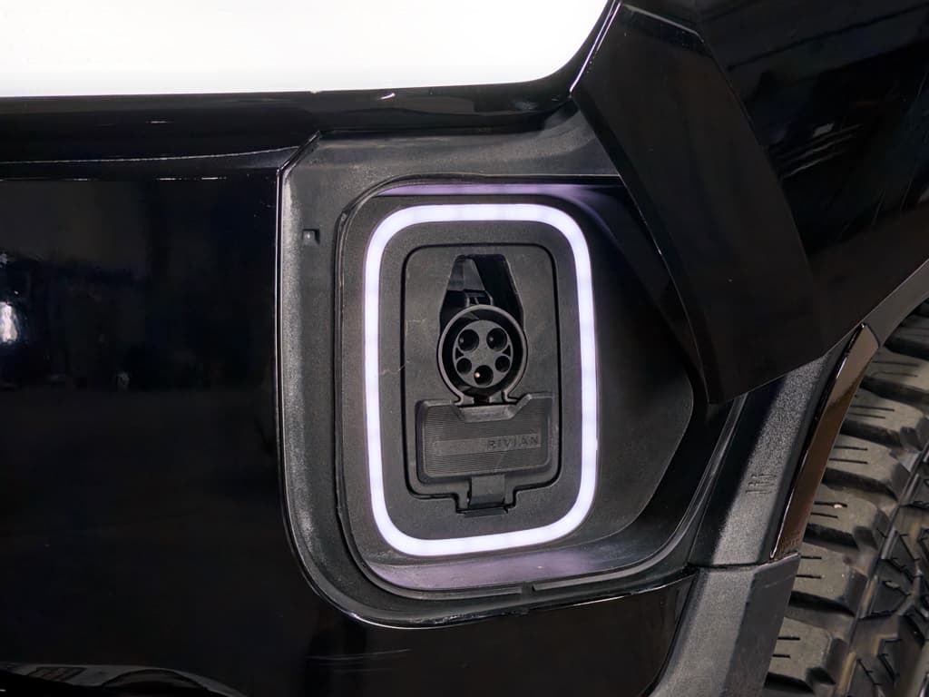 2022 Rivian R1T view 5