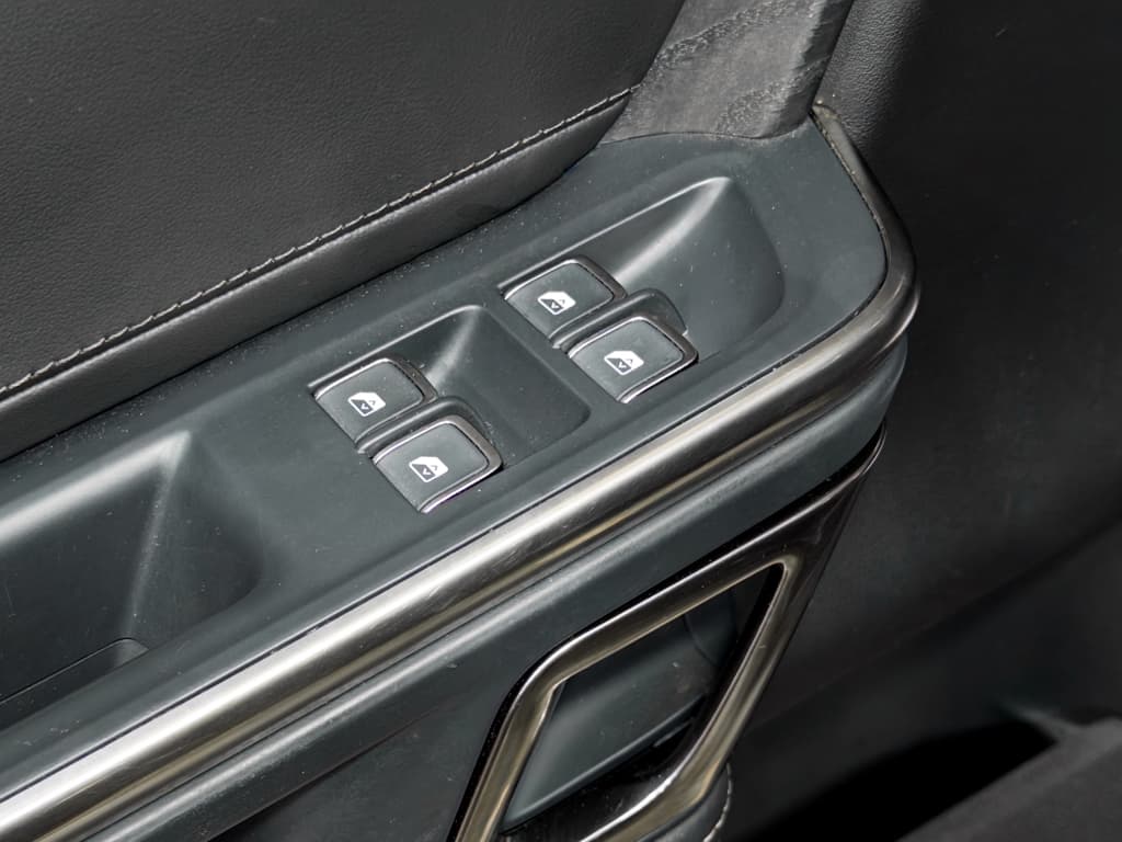 2022 Rivian R1T view 7
