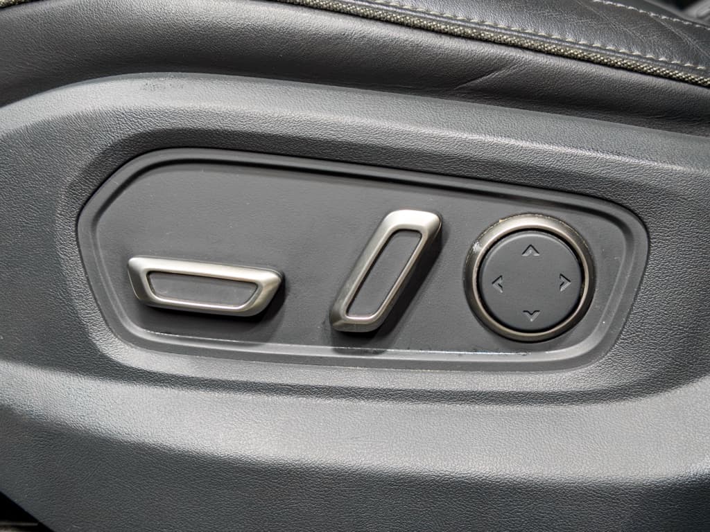 2022 Rivian R1T view 6